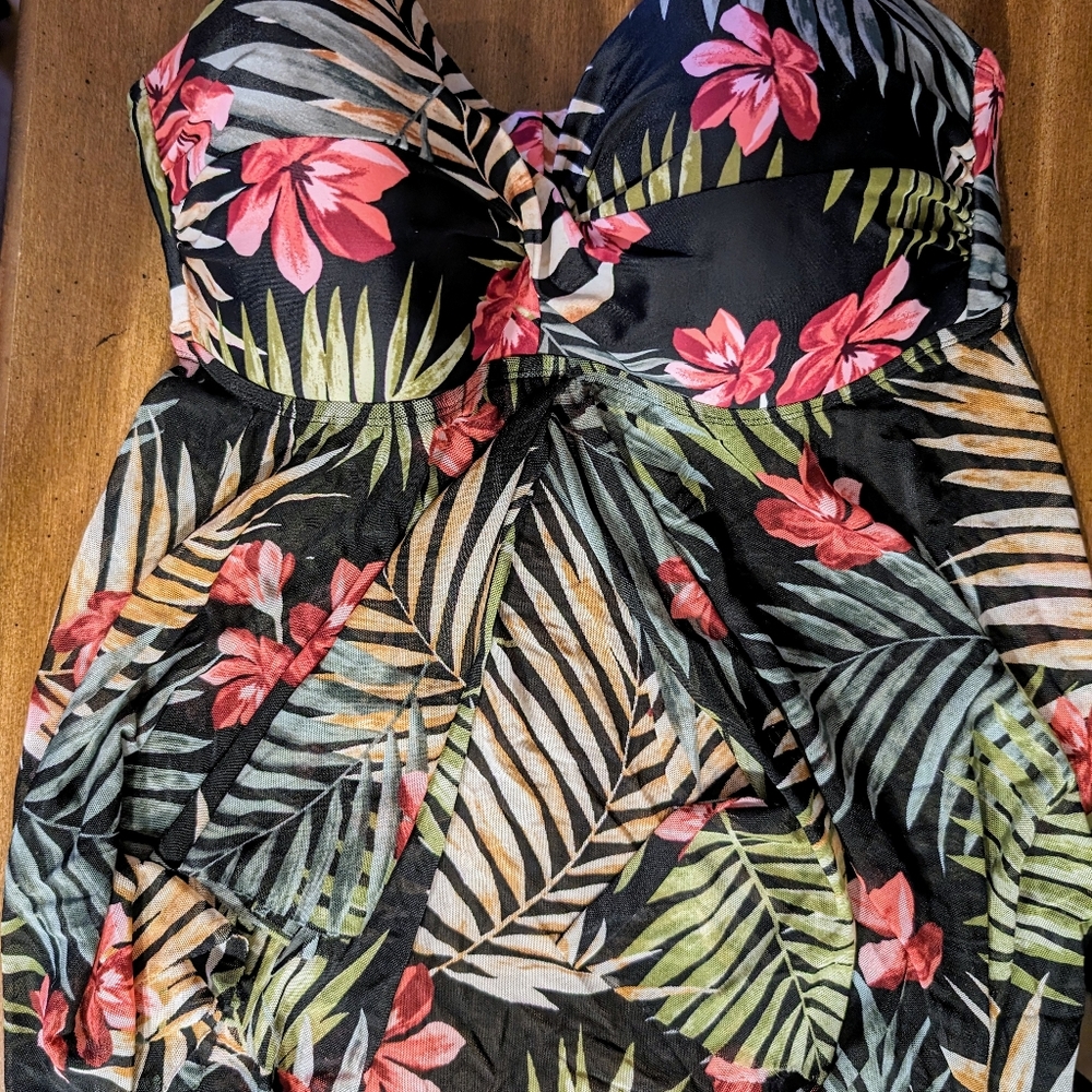 Kona Sol Strapless fly away swim top